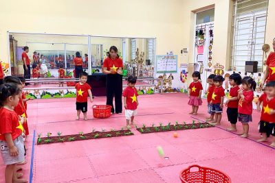 Vi deo hoạt động, chăm sóc giáo dục trẻ tháng 11